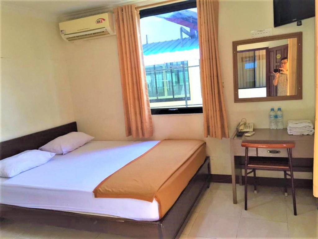 Фото отеля 2