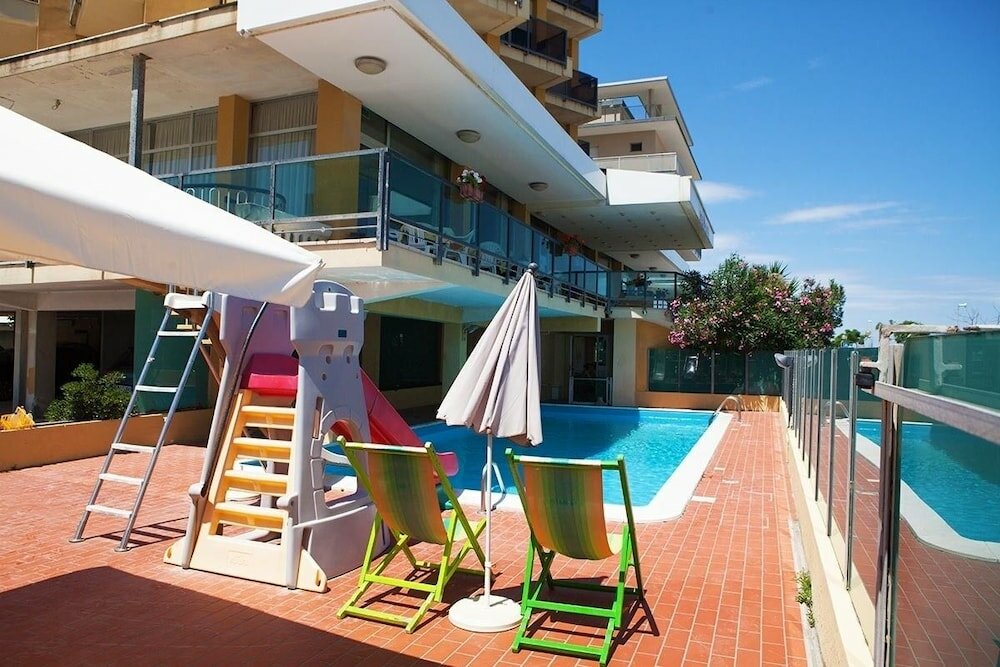 Фото Hotel Crown