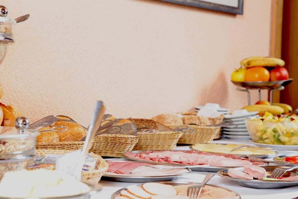 Фото Hotel Lonac