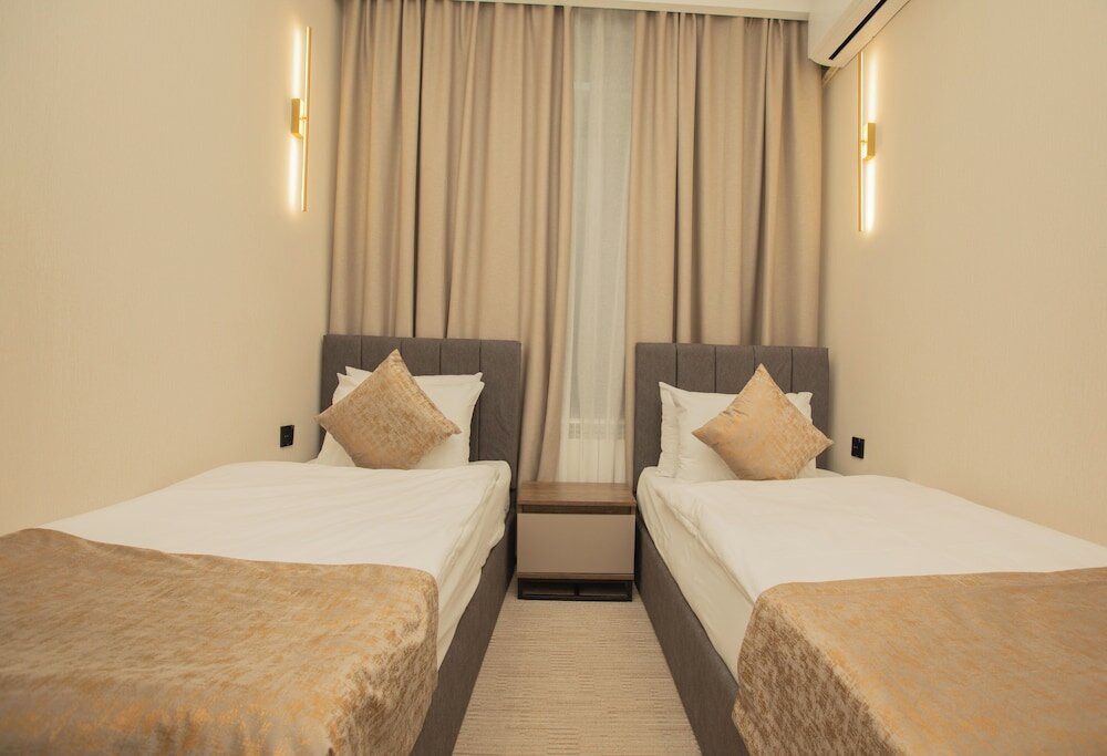 Фото Twelve Inn Hotel