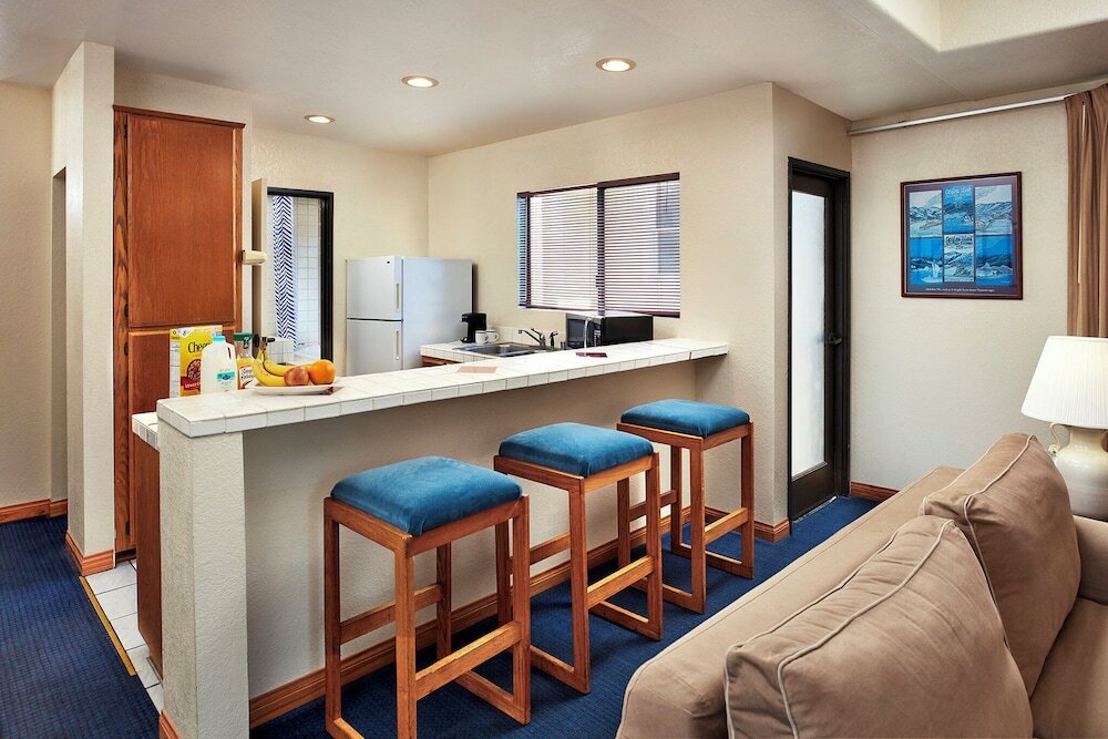 Фото Seaport Village Inn Avalon