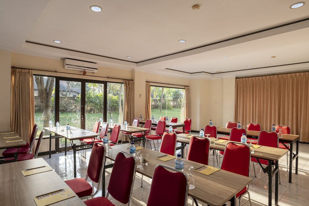 Фото Jimbarwana Hotel