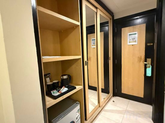 Фото Sunday Business Avenue