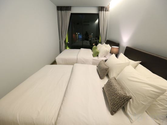 Фото The White Elephant Home