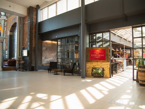 Фото Novotel Cardiff Centre