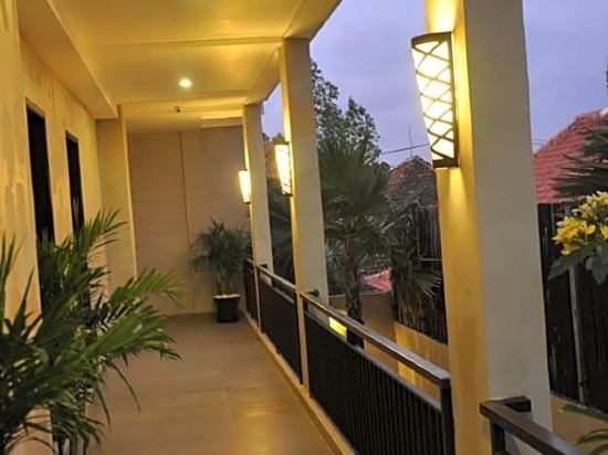 Фото D'Penjor Seminyak Hotel