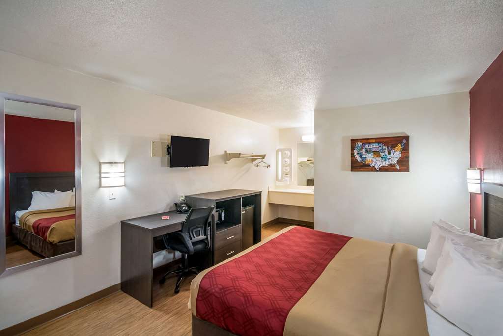 Фото Super 8 by Wyndham Charleston Wv