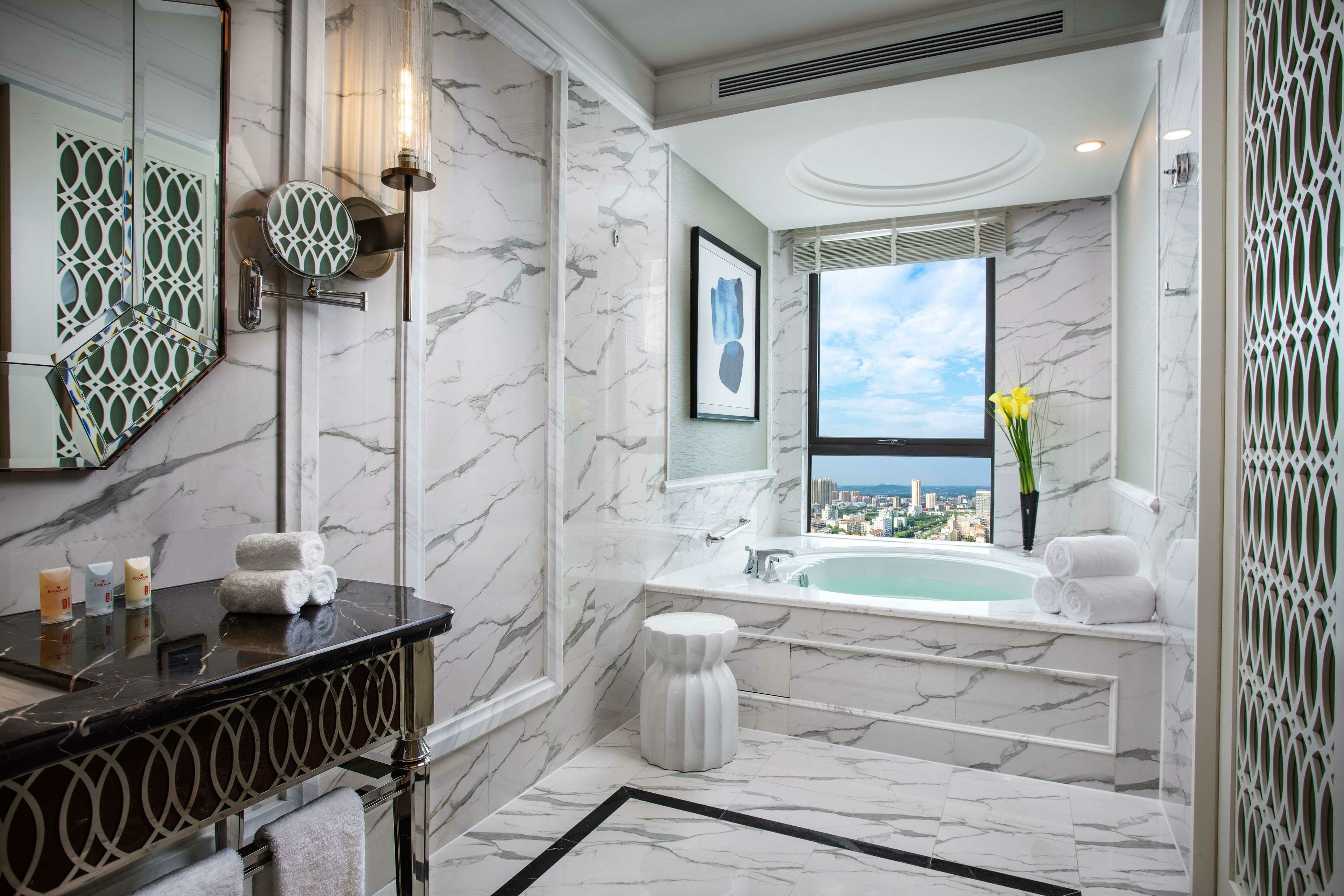 Фото Ramada Plaza Wuhan Huangpi