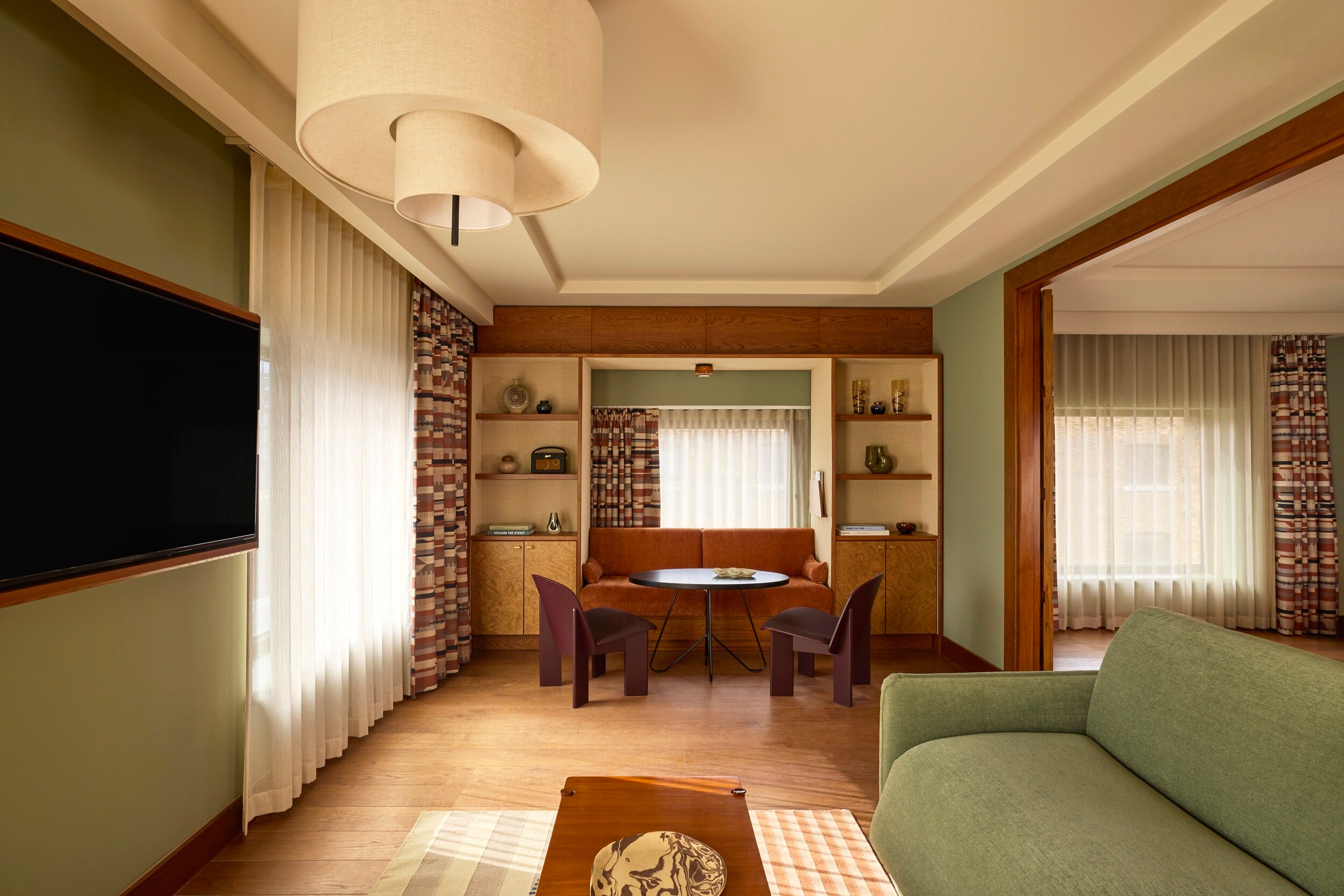 Фото Devonshire Club & Hotel