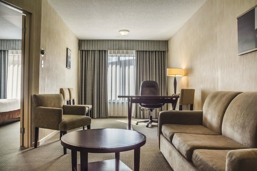 Фото Quality Suites London