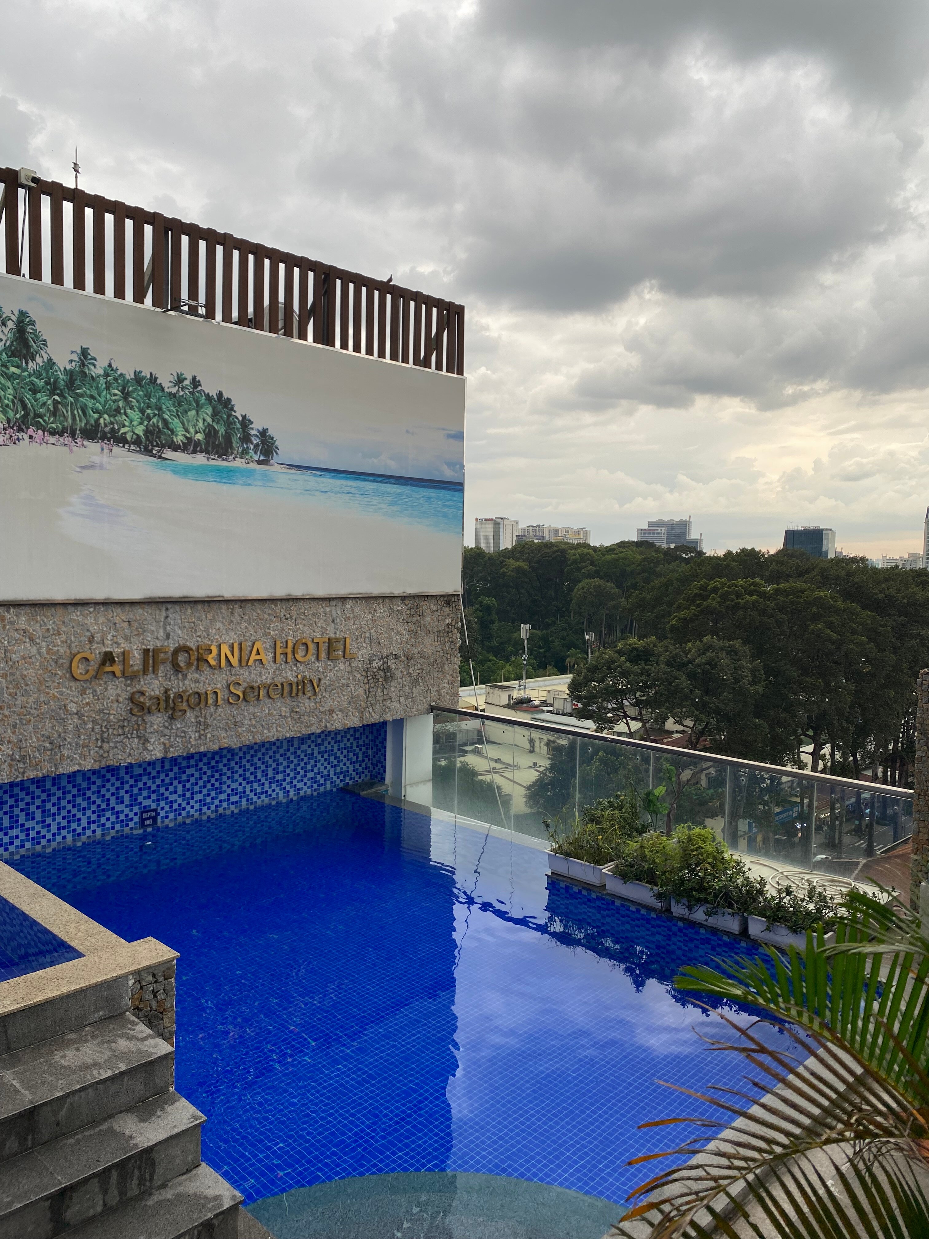 Фото California Saigon Hotel & Rooftop Pool