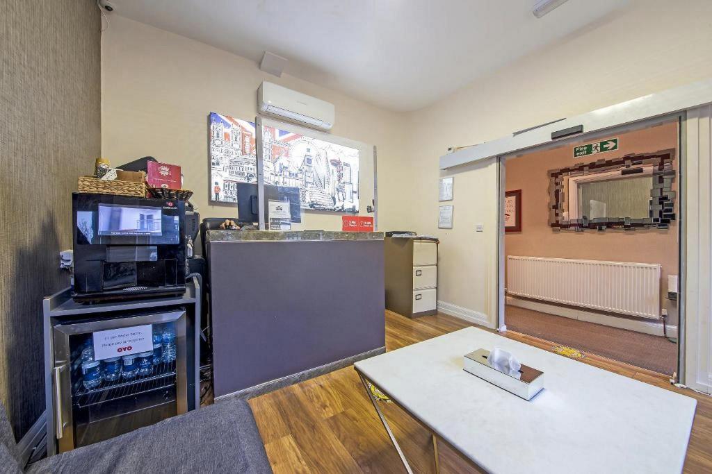 Фото Oyo Townhouse 30 Sussex Hotel