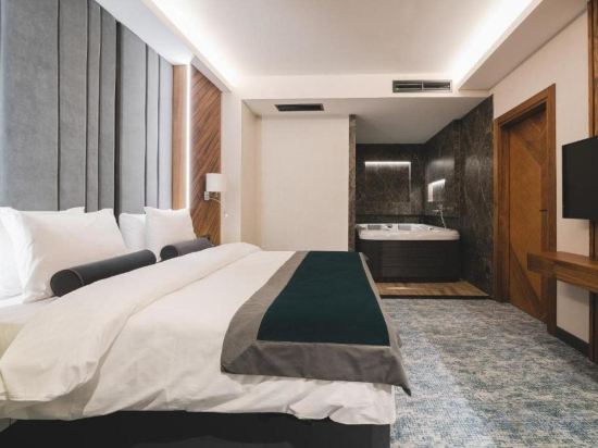 Фото Bristol Hotel