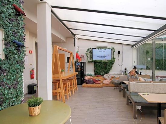 Фото Wot Lisbon Patio - Hostel