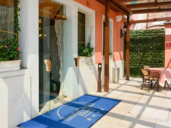 Фото Santa Chiara Hotel