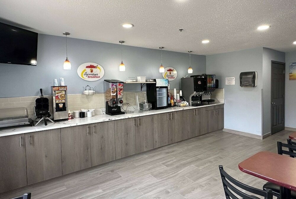 Фото Super 8 by Wyndham Green Bay I-43 Bus. Park