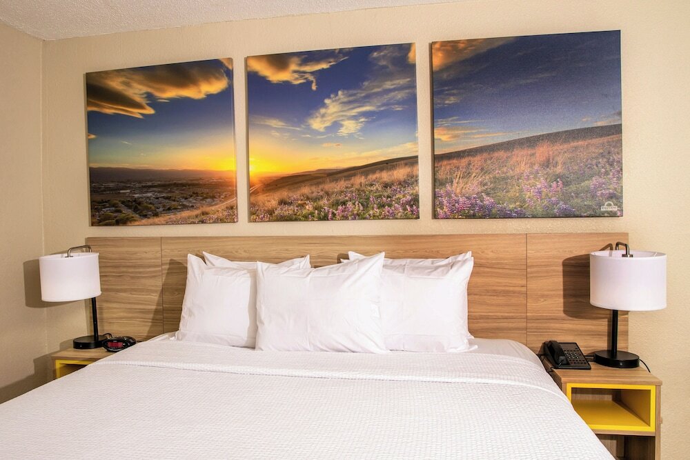 Фото Days Inn and Suites by Wyndham Hammond, In