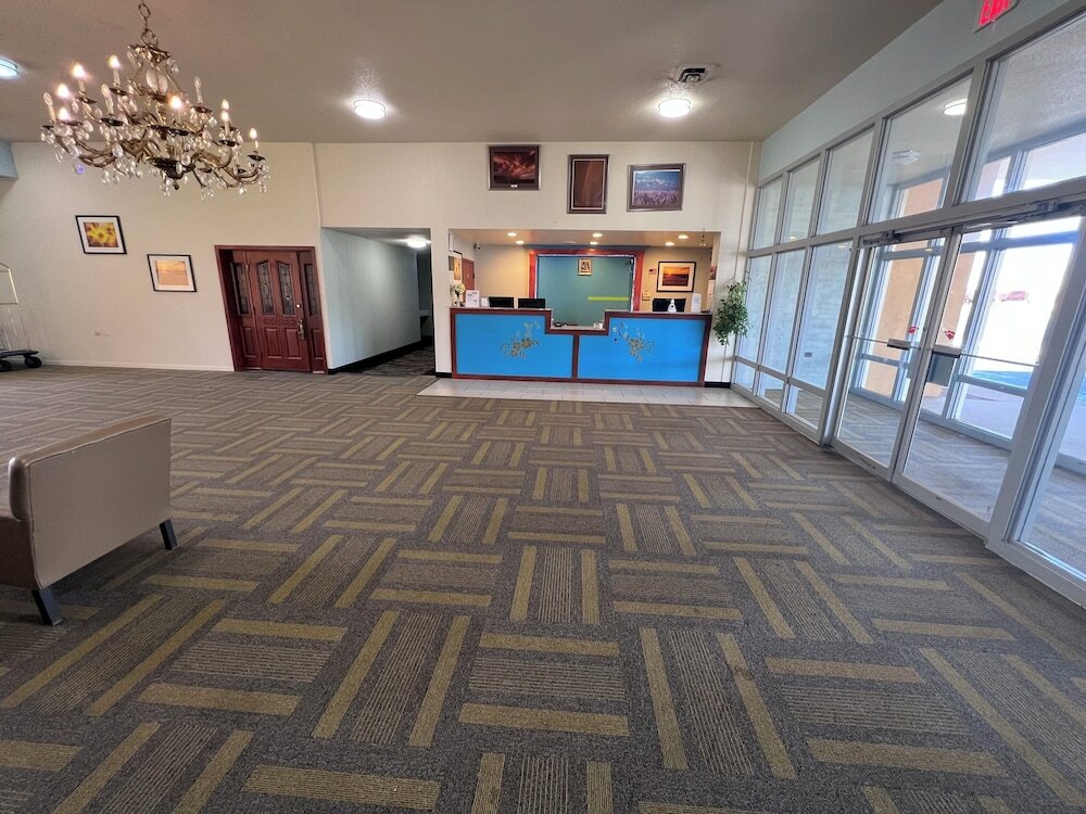 Фото Colby Inn and Suites