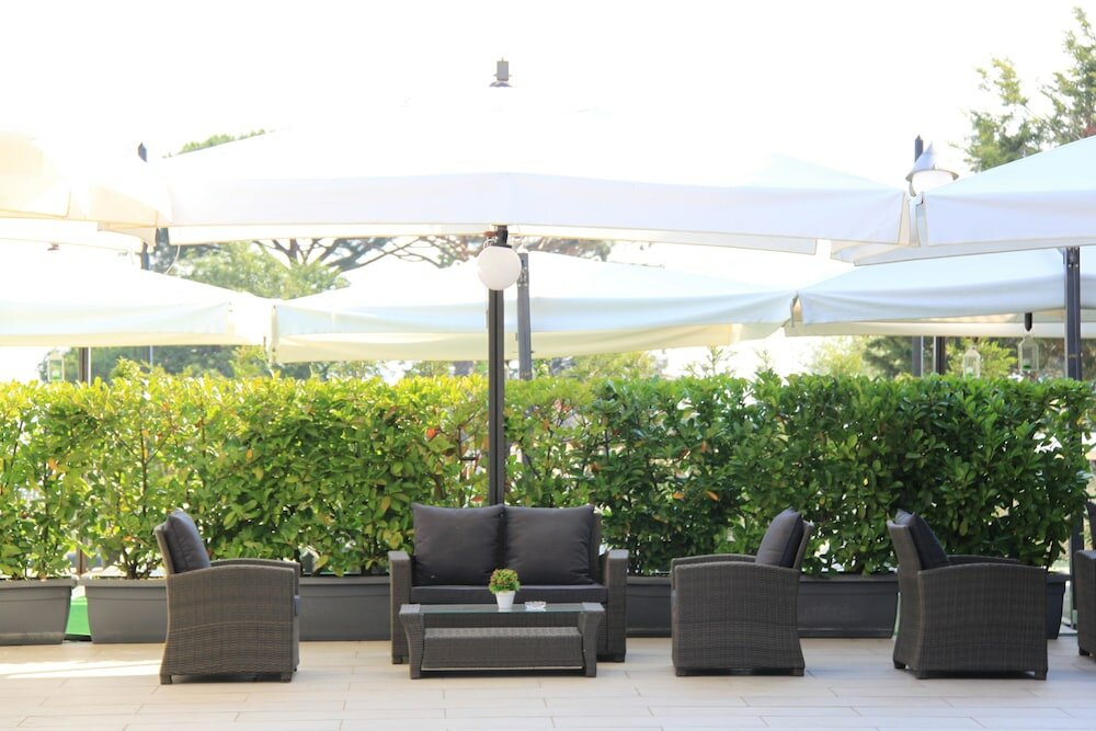 Фото Ranch Palace Hotel