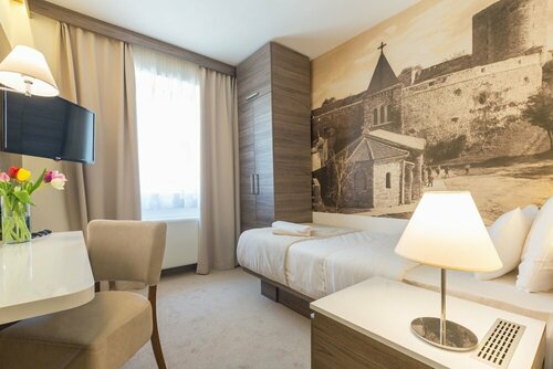 Внешний вид отеля Royal Inn Hotel в Белграде, фото 2