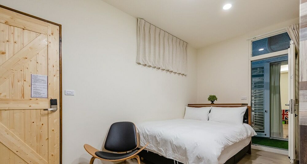 Фото Black House