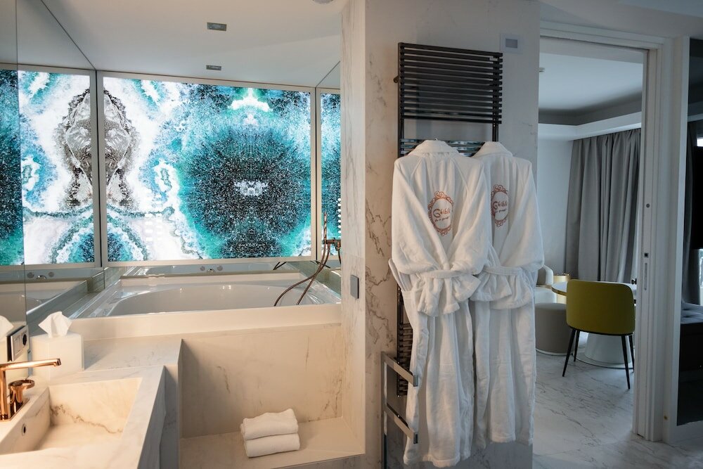 Фото Ghibli Hotel