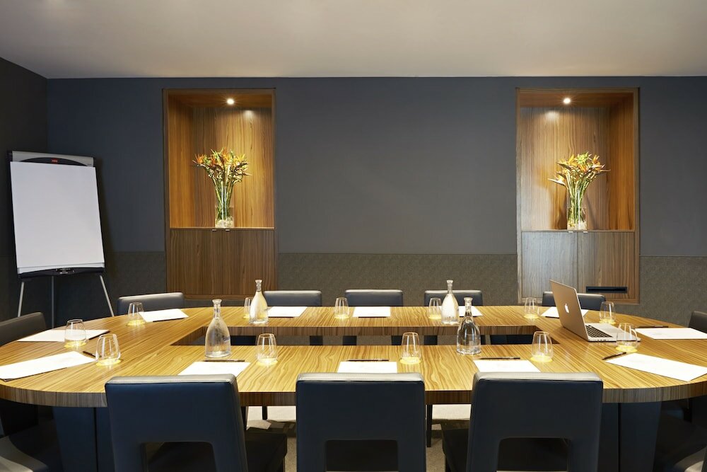 Фото Hotel The Building