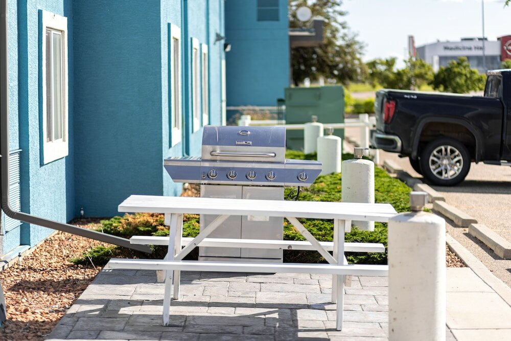 Фото Home Inn Express Medicine Hat