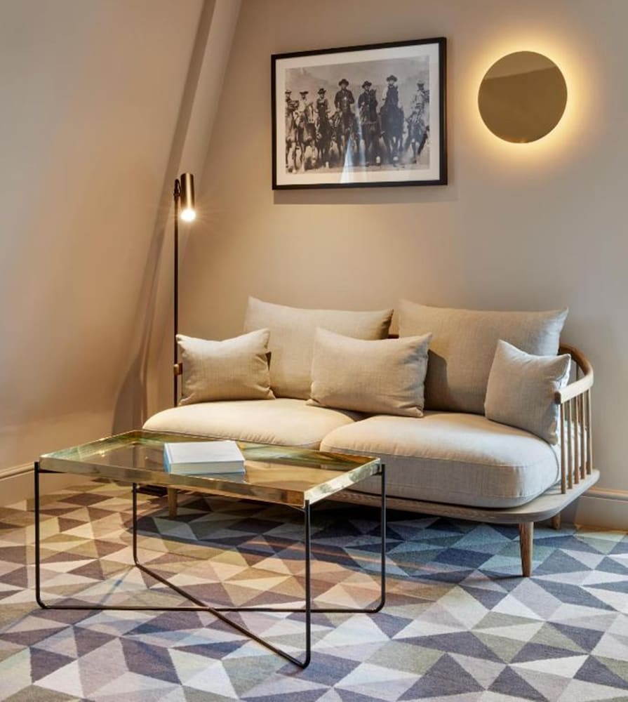 Фото Victory House Leicester Square