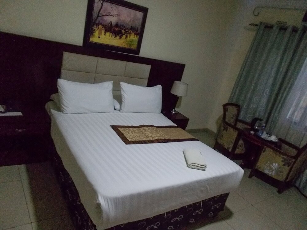 Фото Four Pillars Lodge