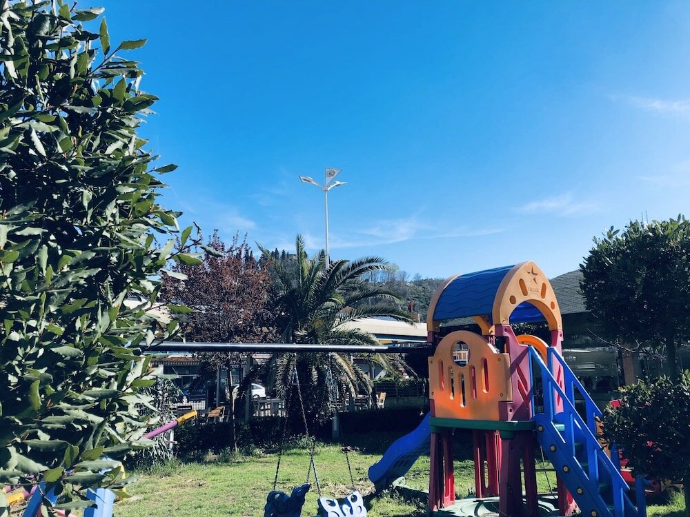 Фото Hotel Kompleksi Arifi