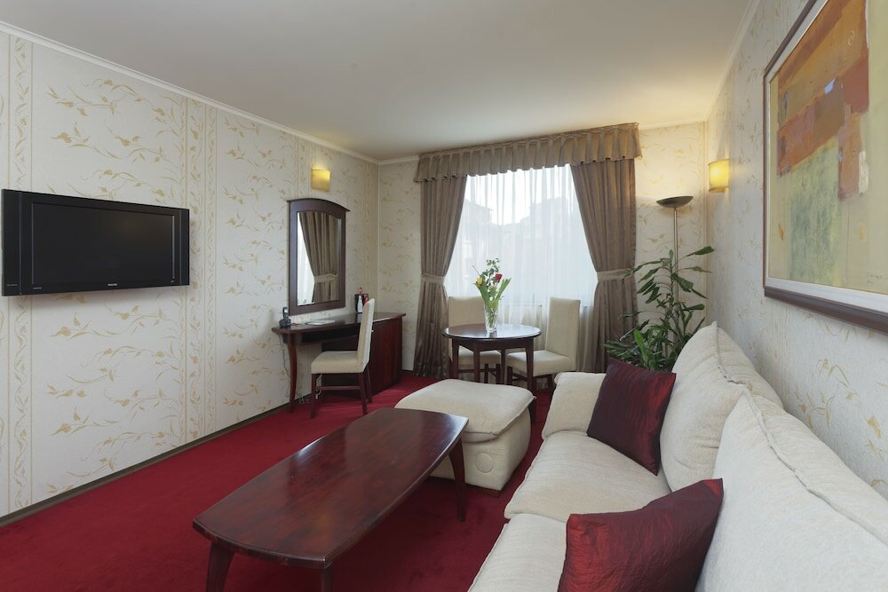 Фото Hotel Capitol