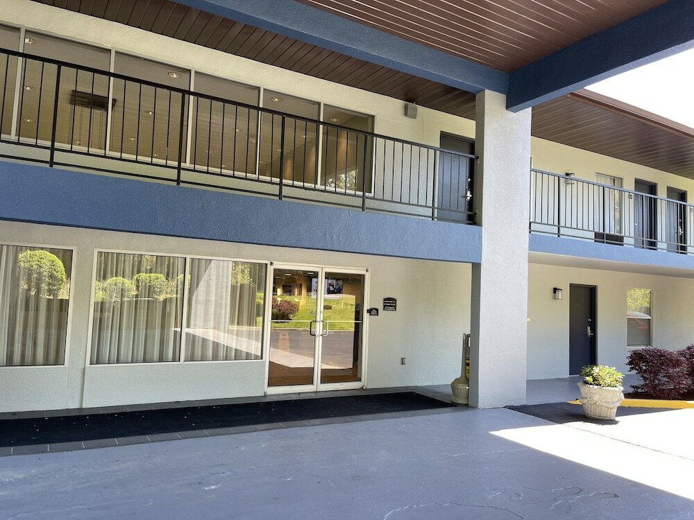 Фото Best Western Tallahassee-Downtown Inn & Suites