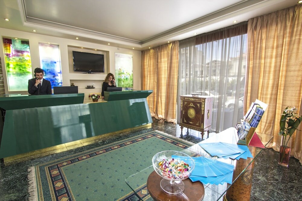 Фото Hotel Triton