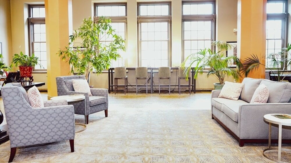 Фото Grand Eastonian Hotel & Suites