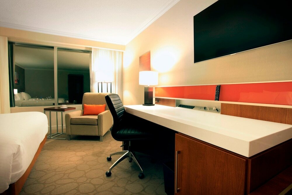 Фото Delta Hotels by Marriott London Armouries