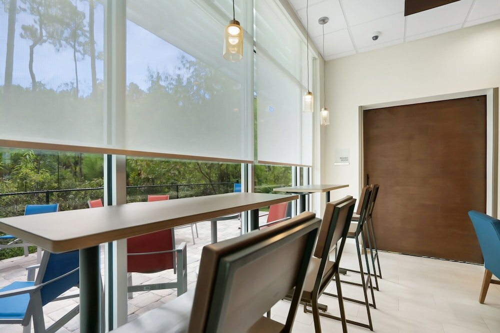 Фото Holiday Inn Express Jacksonville South Bartram Prk, an Ihg Hotel