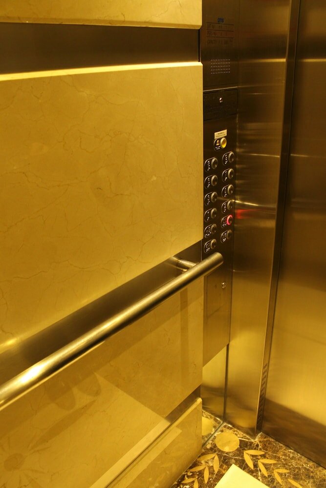 Фото Lander Hotel Prince Edward