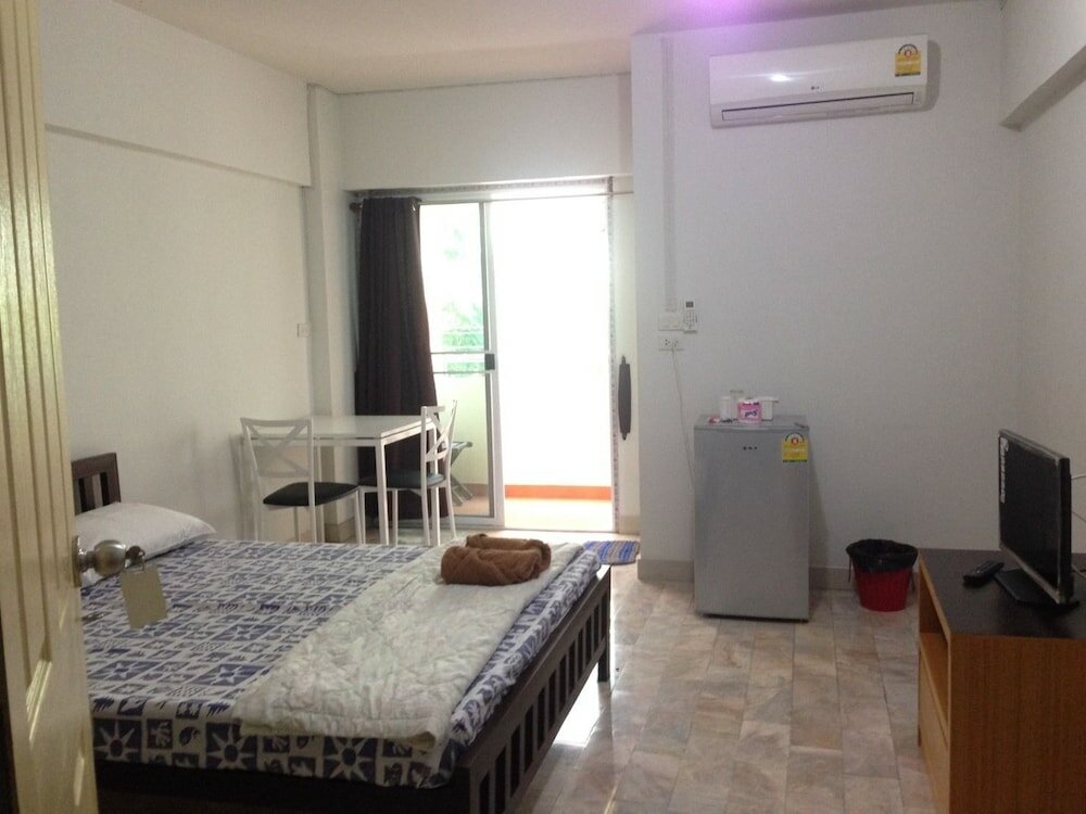 Фото Yaowamal Apartment