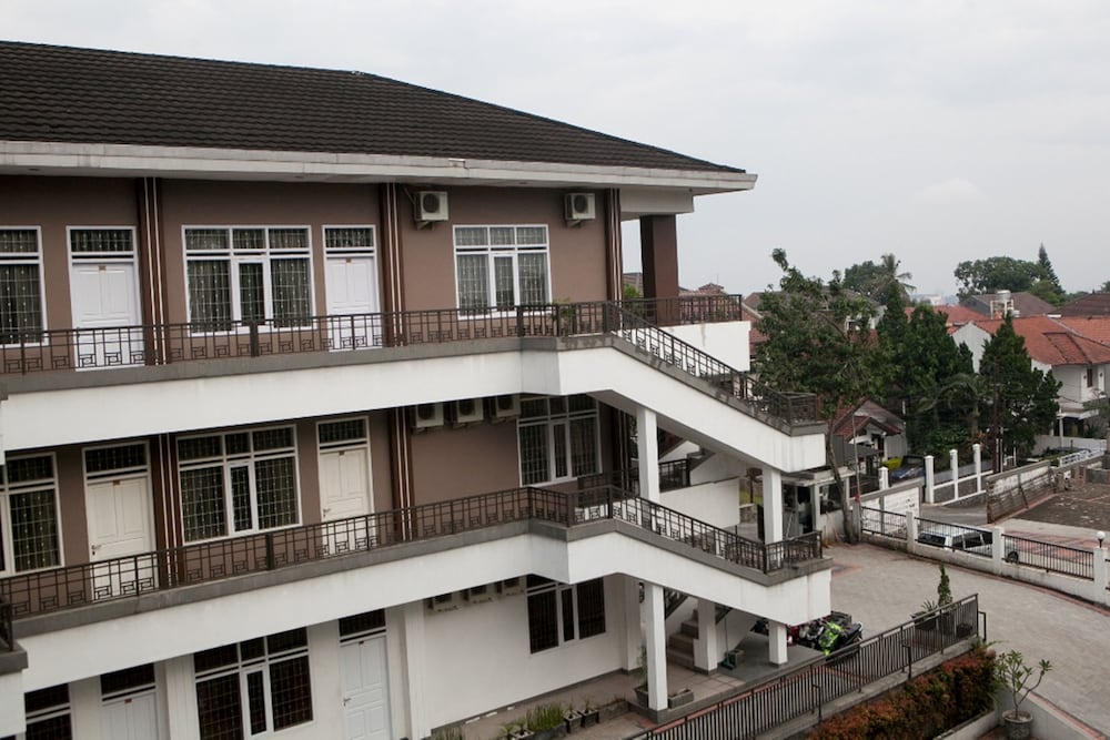 Фото RedDoorz Plus near Sukajadi 2