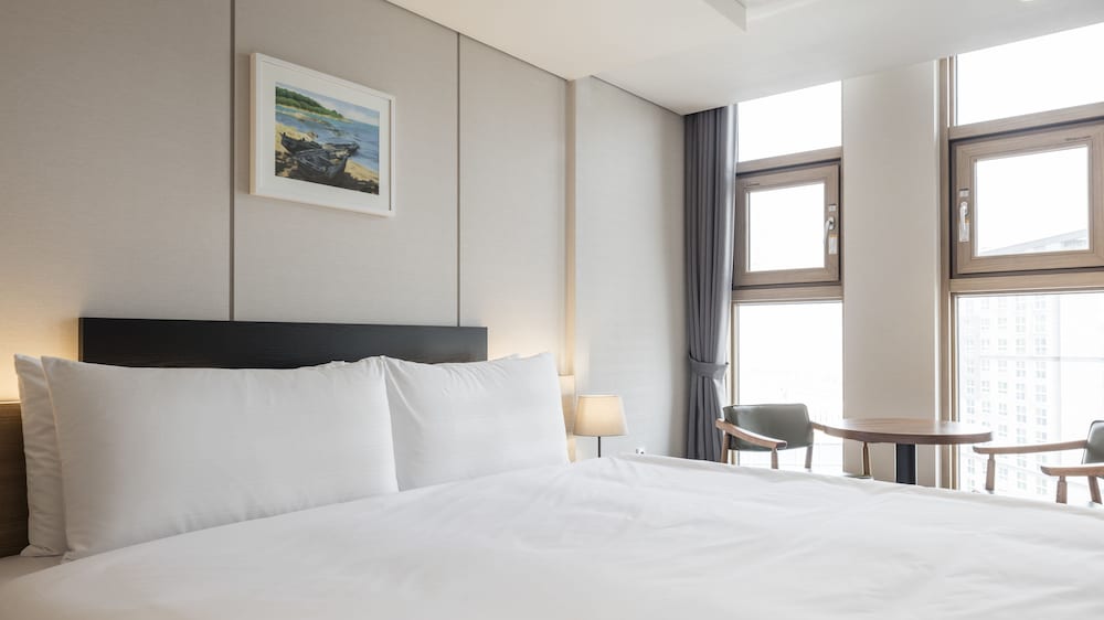 Фото First Stay Hotel