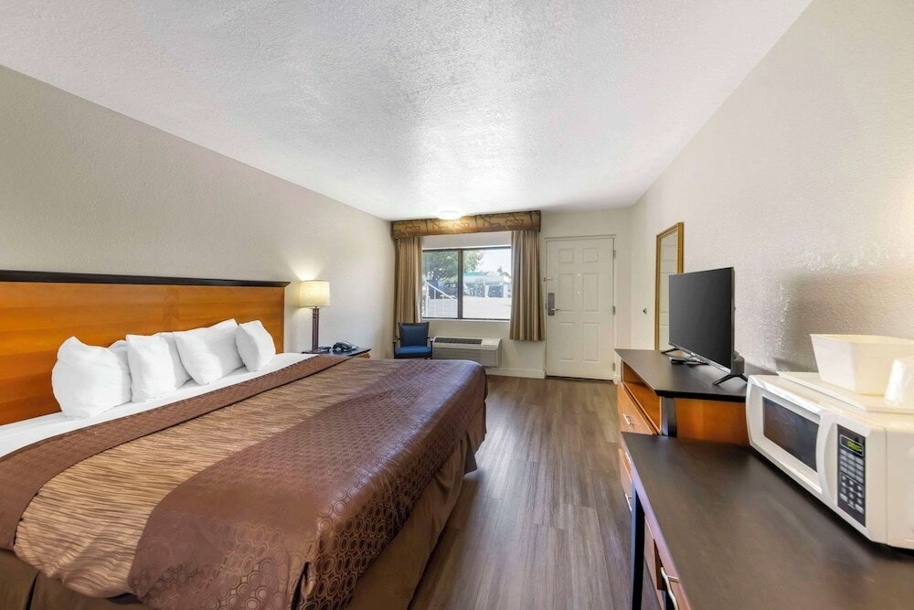 Фото Rodeway Inn at Nevada State Capitol