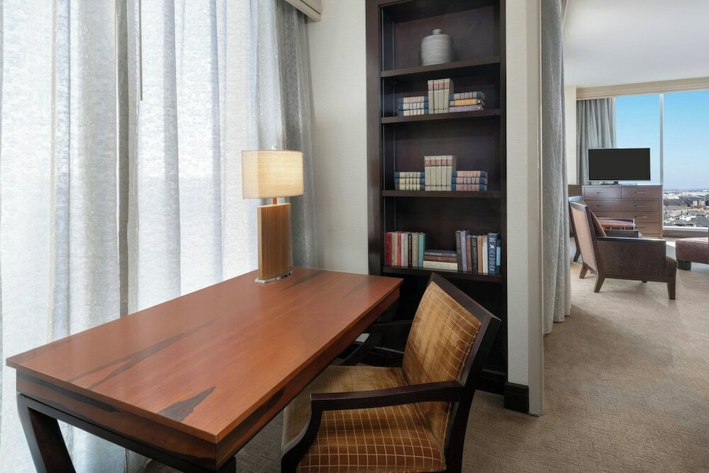 Фото Renaissance Dallas North Hotel