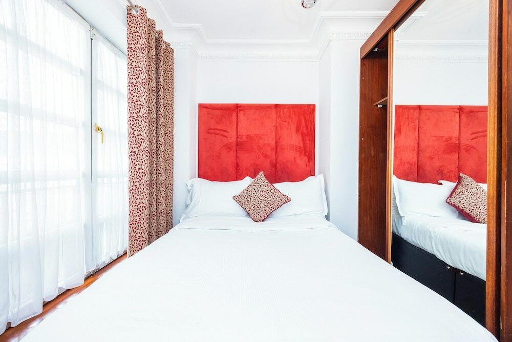 Фото Carlton Court - Mayfair