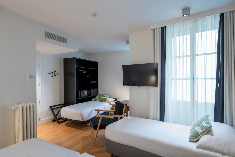 Фото The Pax Hotel