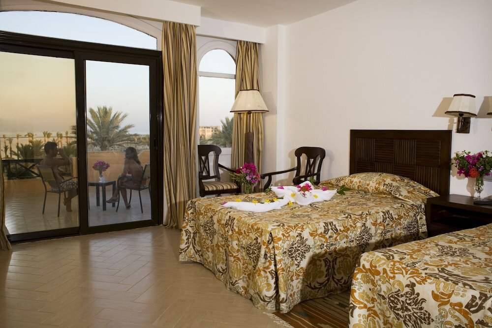 Фото Blend Elphistone Resort