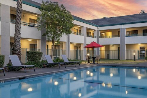 Гостиница Best Western Heritage Inn в Уолнат-Крике