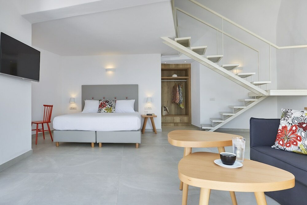 Фото Aperanto Suites