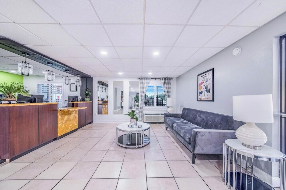 Фото Seasons Florida Resort