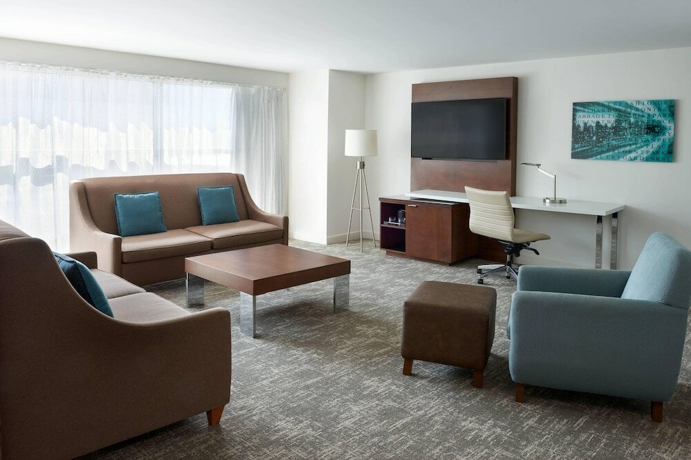 Фото Toronto Marriott City Centre Hotel